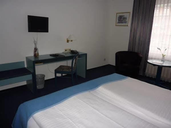 Hotel Novostar Gottingen Exterior photo